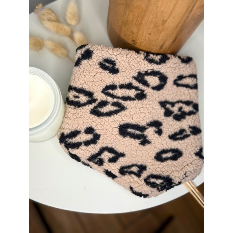 copy of Cache cou bouclette...