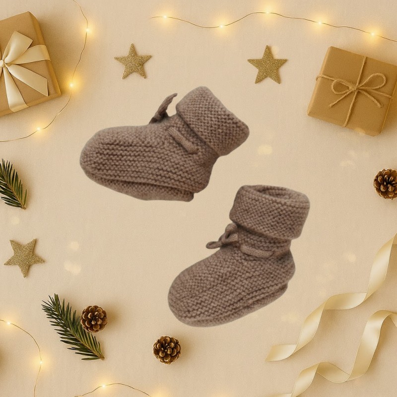 Eugene beige socks in 100%...